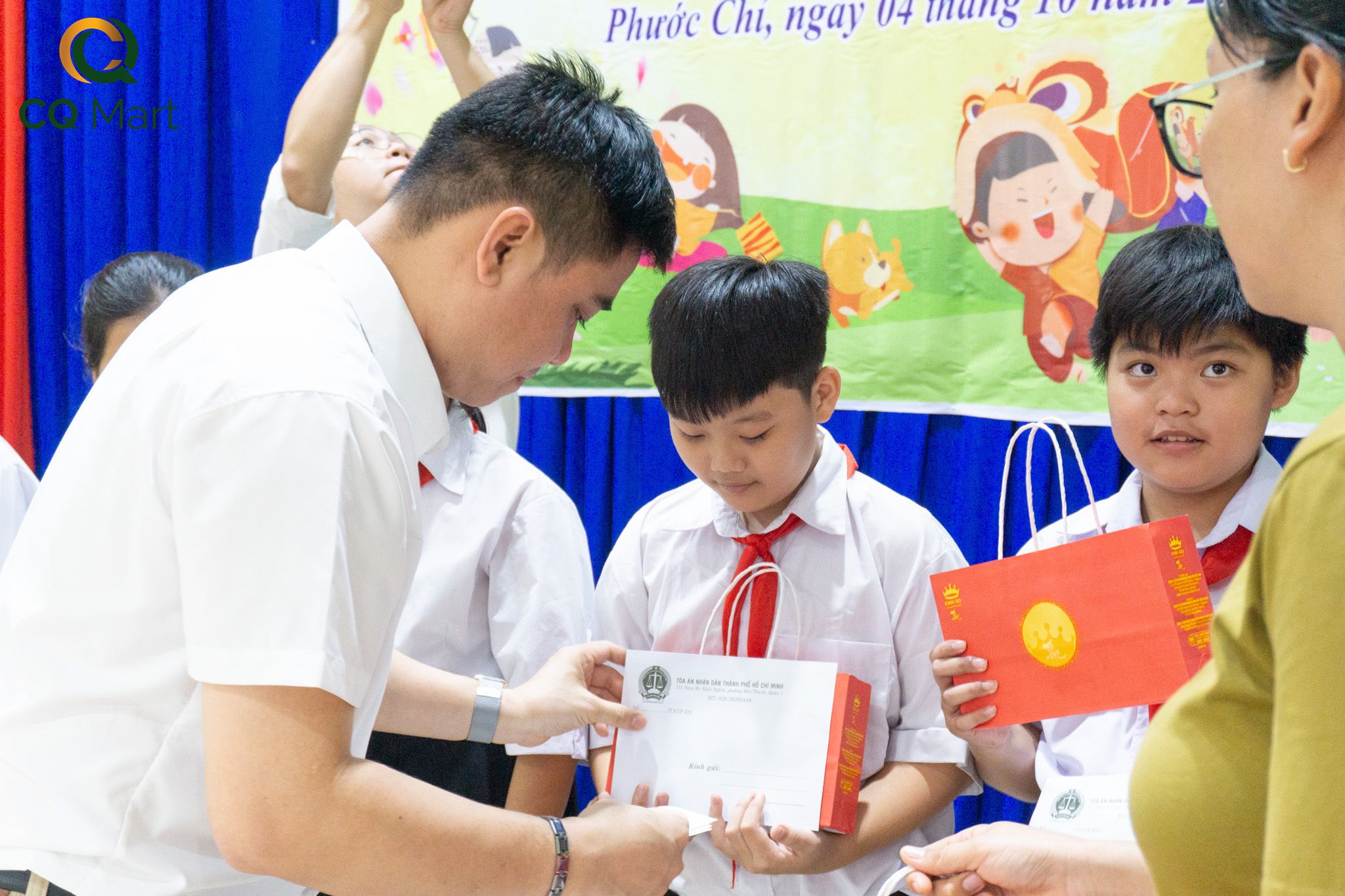 tang-qua-trung-thu-cho-tre-em-ngheo